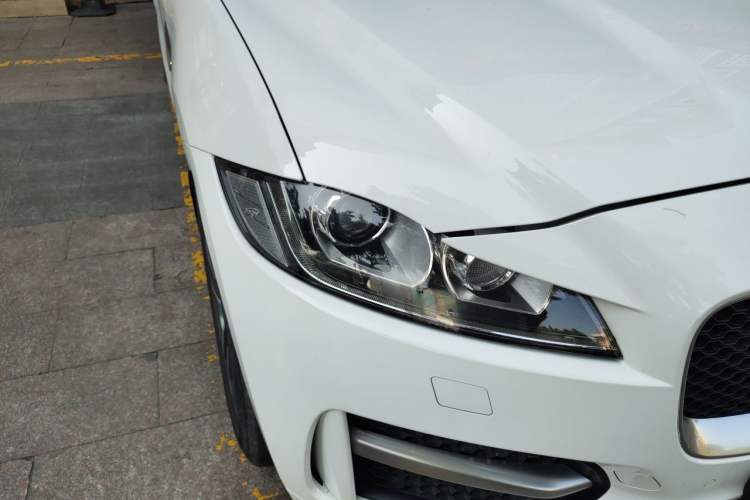 Used Jaguar F-PACE 2016 2.0T Two-Wheel-Drive R-Sport Sport Edition Right Front Headlight
