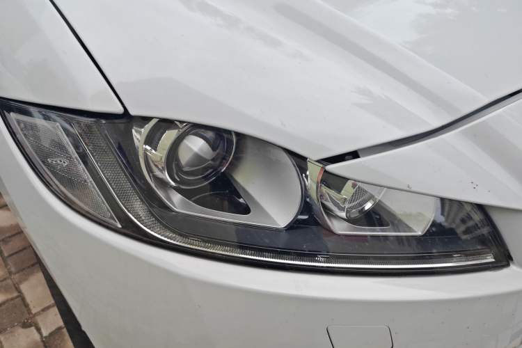 Used Jaguar F-PACE 2016 3.0 SC Four-Wheel Drive R-Sport Sport Edition Right Front Headlight