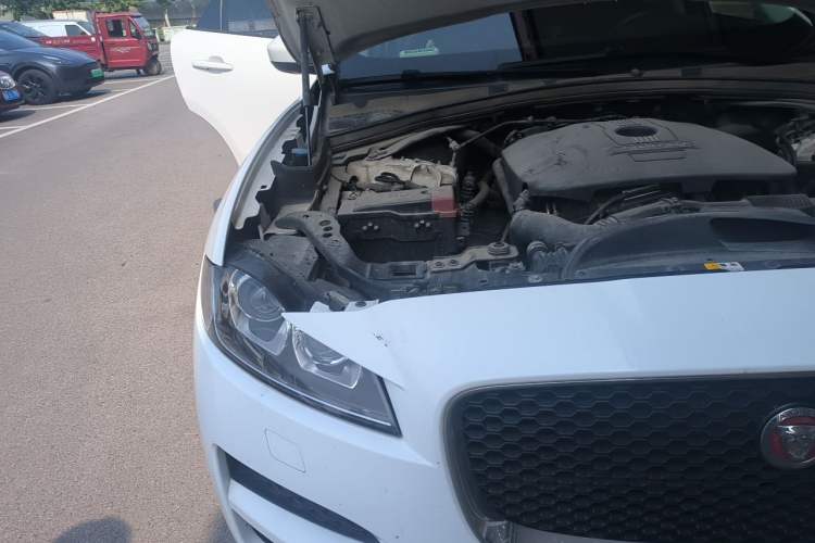 Used Jaguar F-PACE 2016 2.0T Two-Wheel-Drive R-Sport Sport Edition Right Front Headlight