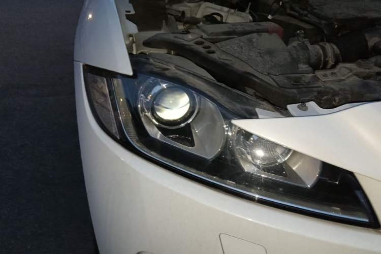 Used Jaguar F-PACE 2016 3.0 SC Four-Wheel Drive R-Sport Sport Edition Right Front Headlight