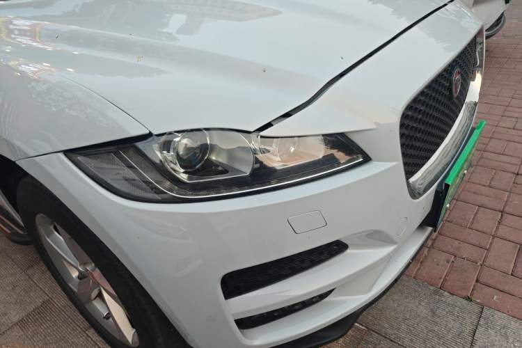 Used Jaguar F-PACE 2016 2.0T Two-Wheel Drive Urban Luxury Edition Right Front Headlight