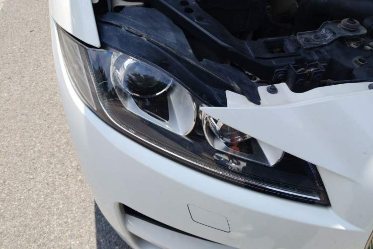 Used Jaguar F-PACE 2016 2.0T Two-Wheel Drive Urban Luxury Edition Right Front Headlight