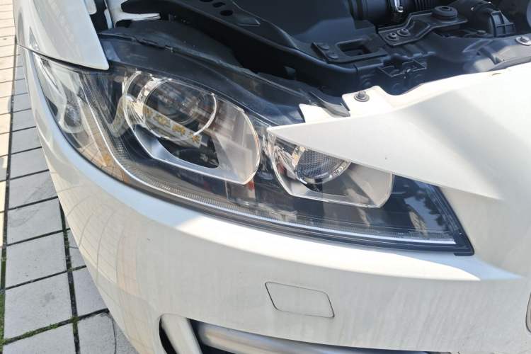 Used Jaguar F-PACE 2016 3.0 SC Four-Wheel Drive R-Sport Sport Edition Right Front Headlight