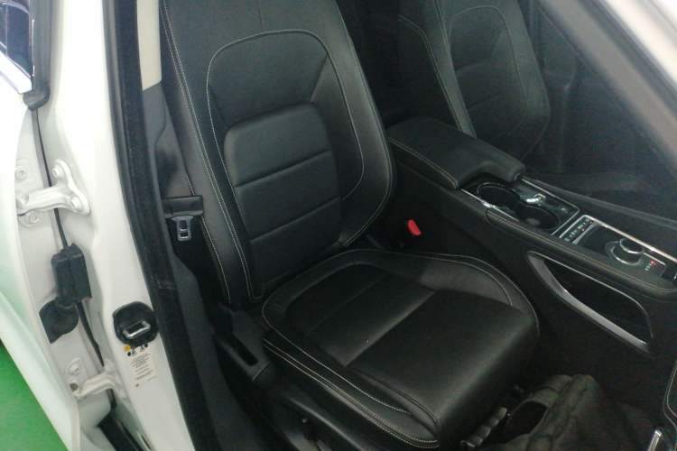 Used Jaguar F-PACE 2016 2.0T Two-Wheel-Drive R-Sport Sport Edition Right Front Seat