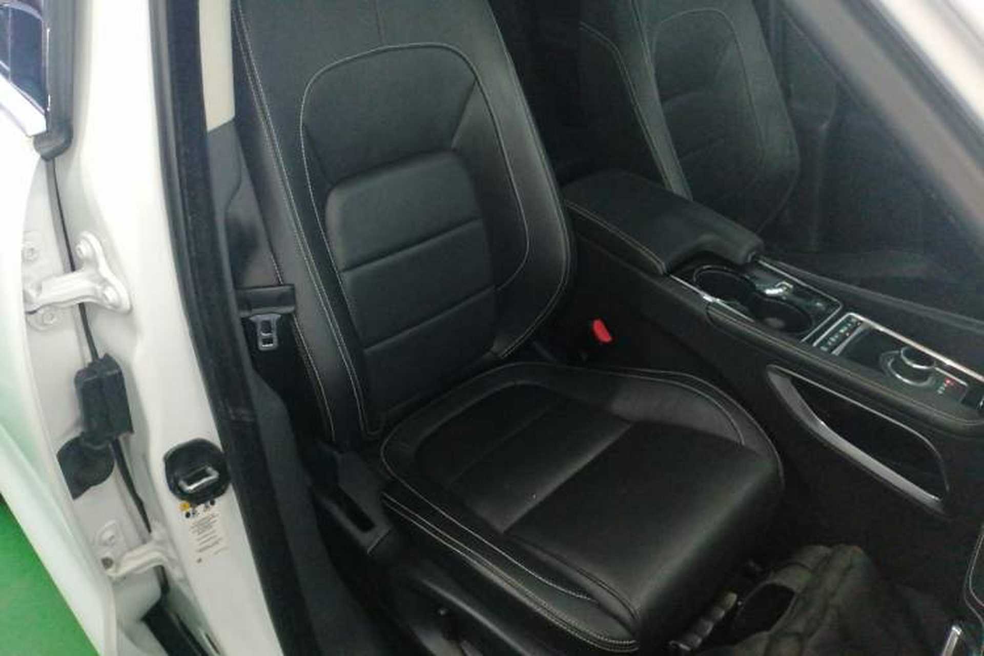 Used Jaguar F-PACE 2016 2.0T Two-Wheel-Drive R-Sport Sport Edition Right Front Seat