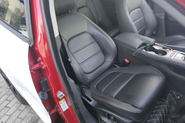 Used Jaguar F-PACE 2016 2.0T Two-Wheel Drive Urban Luxury Edition Right Front Seat