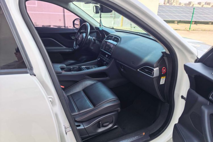 Used Jaguar F-PACE 2016 2.0T Two-Wheel Drive Urban Luxury Edition Right Front Seat