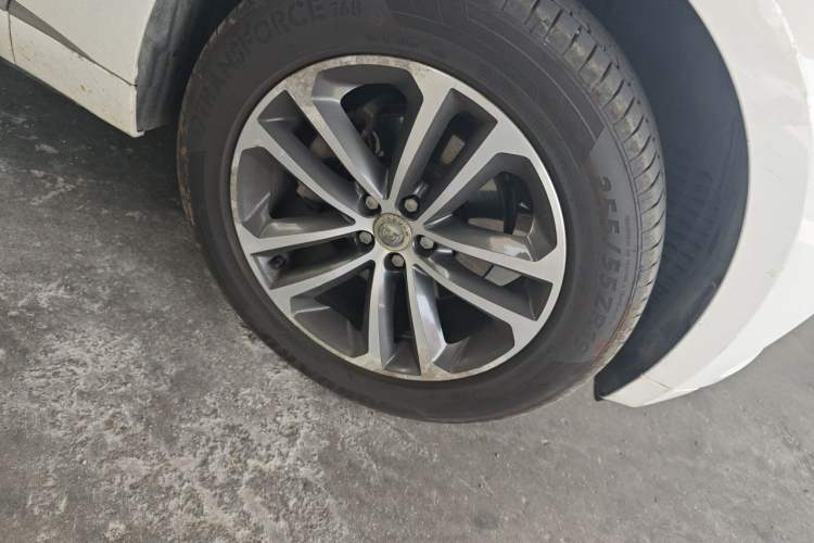 Used Jaguar F-PACE 2016 2.0T Two-Wheel-Drive R-Sport Sport Edition Right Front Wheel Hub