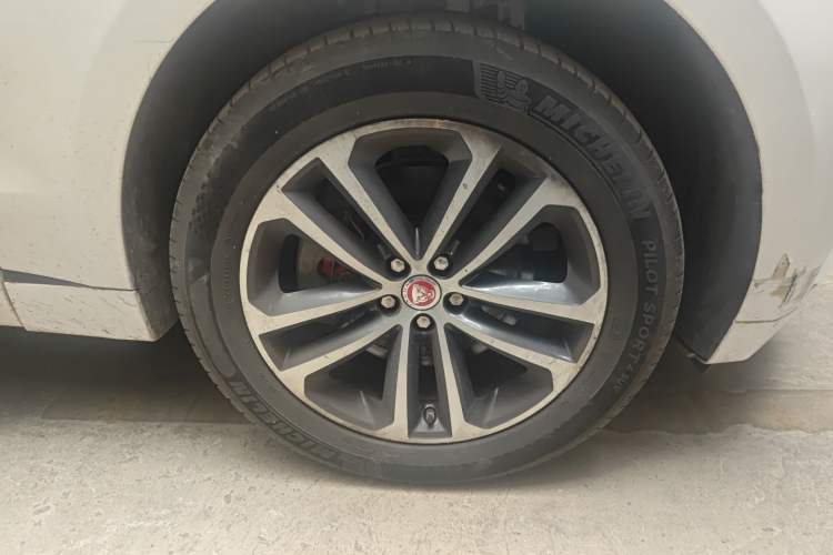 Used Jaguar F-PACE 2016 3.0 SC Four-Wheel Drive R-Sport Sport Edition Right Front Wheel Hub