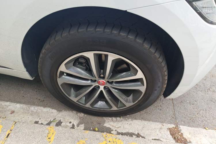 Used Jaguar F-PACE 2016 3.0 SC Four-Wheel Drive R-Sport Sport Edition Right Front Wheel Hub