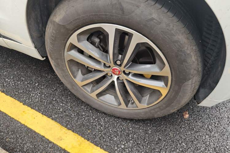 Used Jaguar F-PACE 2016 3.0 SC Four-Wheel Drive R-Sport Sport Edition Right Front Wheel Hub