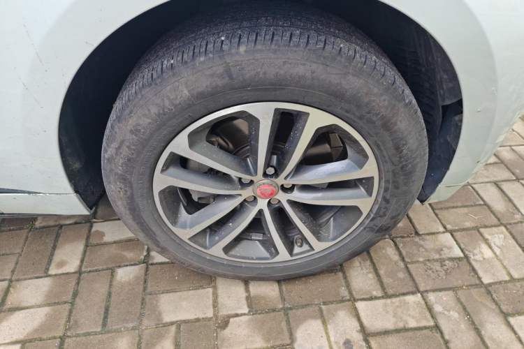 Used Jaguar F-PACE 2016 3.0 SC Four-Wheel Drive R-Sport Sport Edition Right Front Wheel Hub