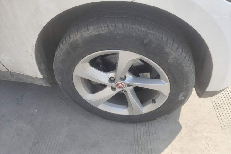 Used Jaguar F-PACE 2016 2.0T Two-Wheel Drive Urban Luxury Edition Right Front Wheel Hub