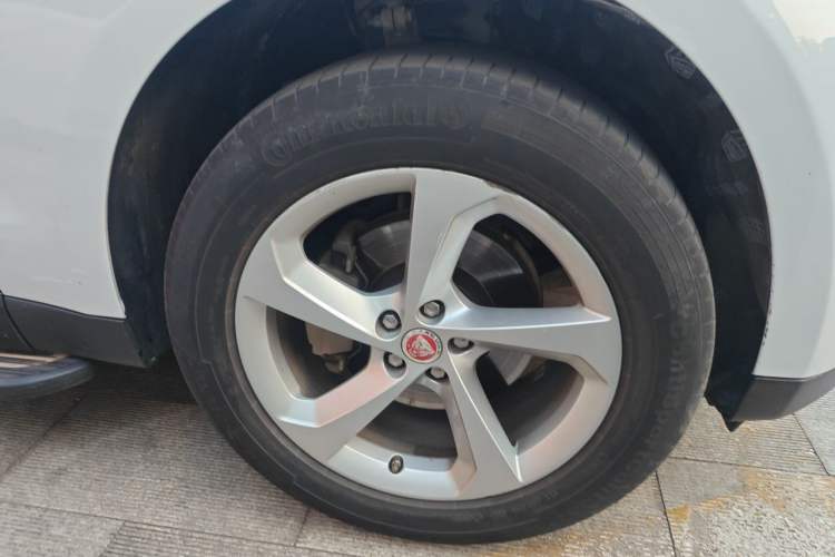 Used Jaguar F-PACE 2016 2.0T Two-Wheel Drive Urban Luxury Edition Right Front Wheel Hub
