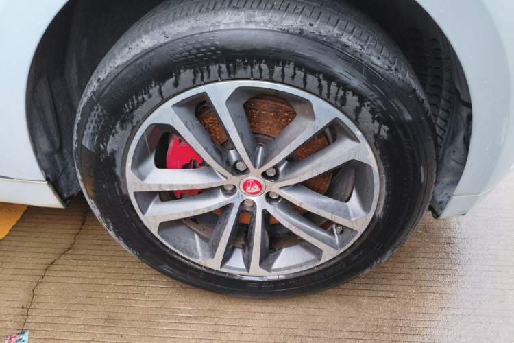 Used Jaguar F-PACE 2016 3.0 SC Four-Wheel Drive R-Sport Sport Edition Right Front Wheel Hub