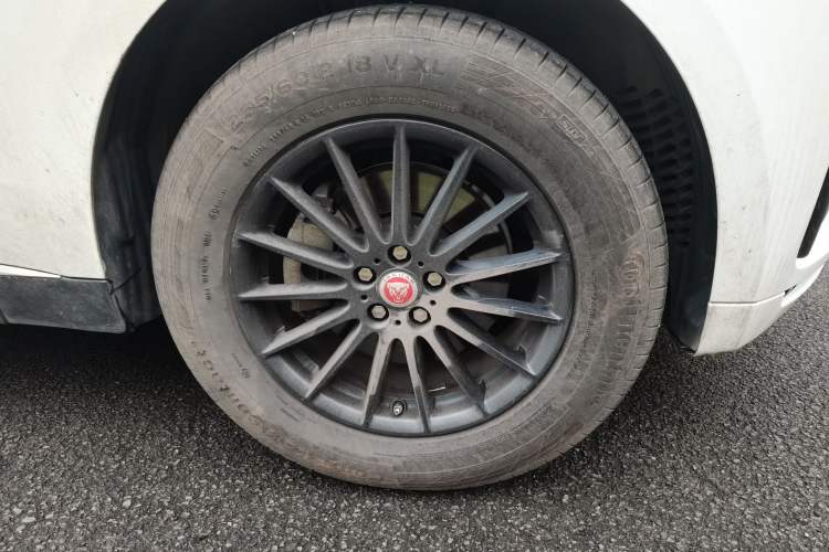 Used Jaguar F-PACE 2016 2.0T Two-Wheel Drive Urban Luxury Edition Right Front Wheel Hub