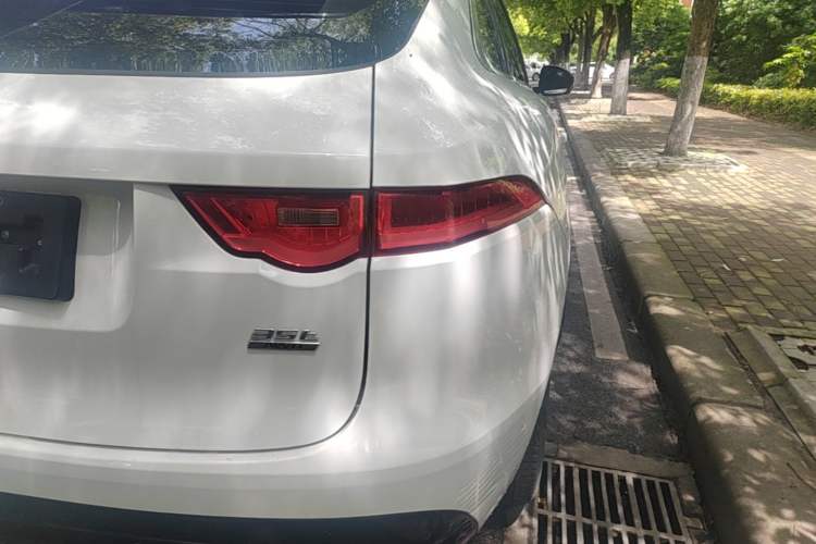 Used Jaguar F-PACE 2016 3.0 SC Four-Wheel Drive R-Sport Sport Edition Right Rear Taillight