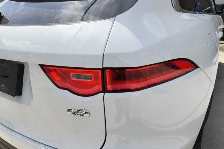 Used Jaguar F-PACE 2016 3.0 SC Four-Wheel Drive R-Sport Sport Edition Right Rear Taillight
