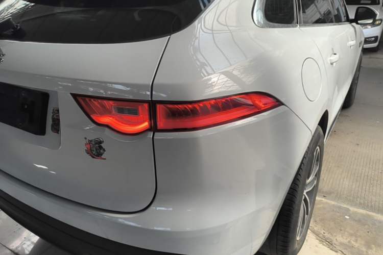 Used Jaguar F-PACE 2016 3.0 SC Four-Wheel Drive R-Sport Sport Edition Right Rear Taillight
