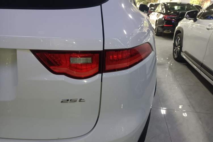 Used Jaguar F-PACE 2016 2.0T Two-Wheel-Drive R-Sport Sport Edition Right Rear Taillight