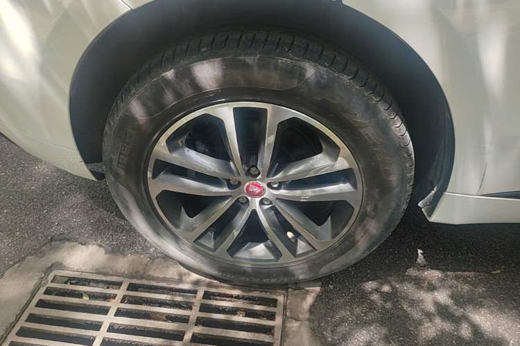 Used Jaguar F-PACE 2016 3.0 SC Four-Wheel Drive R-Sport Sport Edition Right Rear Wheel Hub