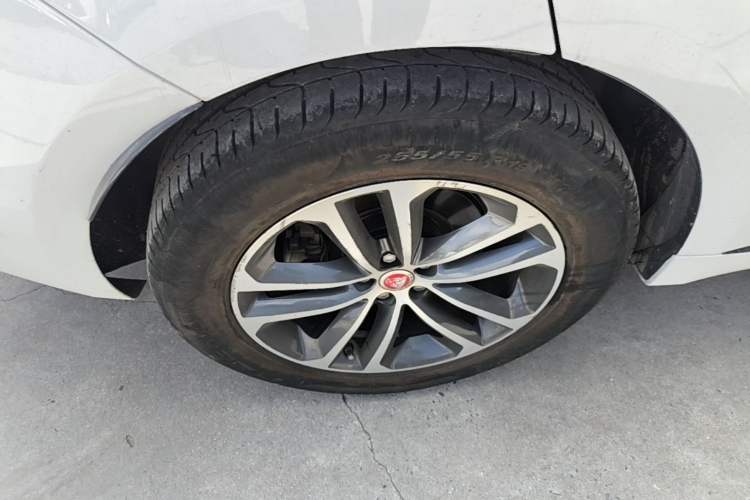 Used Jaguar F-PACE 2016 3.0 SC Four-Wheel Drive R-Sport Sport Edition Right Rear Wheel Hub
