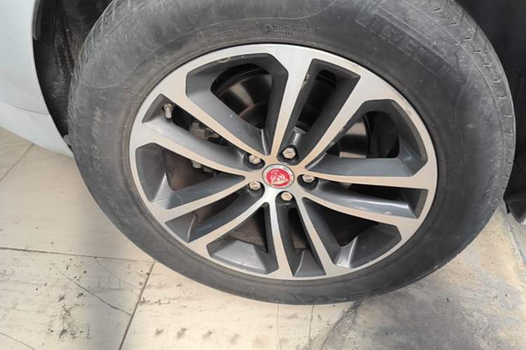 Used Jaguar F-PACE 2016 3.0 SC Four-Wheel Drive R-Sport Sport Edition Right Rear Wheel Hub