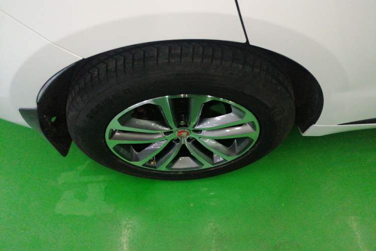 Used Jaguar F-PACE 2016 2.0T Two-Wheel-Drive R-Sport Sport Edition Right Rear Wheel Hub