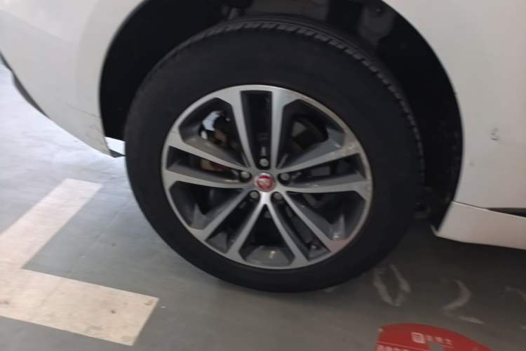 Used Jaguar F-PACE 2016 3.0 SC Four-Wheel Drive R-Sport Sport Edition Right Rear Wheel Hub