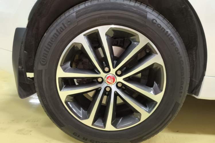 Used Jaguar F-PACE 2016 3.0 SC Four-Wheel Drive R-Sport Sport Edition Right Rear Wheel Hub