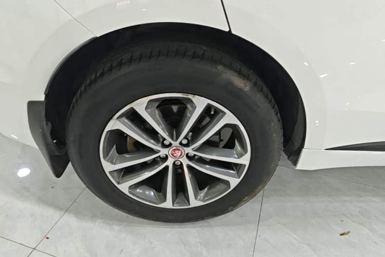 Used Jaguar F-PACE 2016 2.0T Two-Wheel-Drive R-Sport Sport Edition Right Rear Wheel Hub