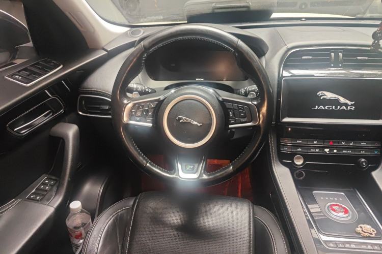 Used Jaguar F-PACE 2016 3.0 SC Four-Wheel Drive R-Sport Sport Edition Steering Wheel