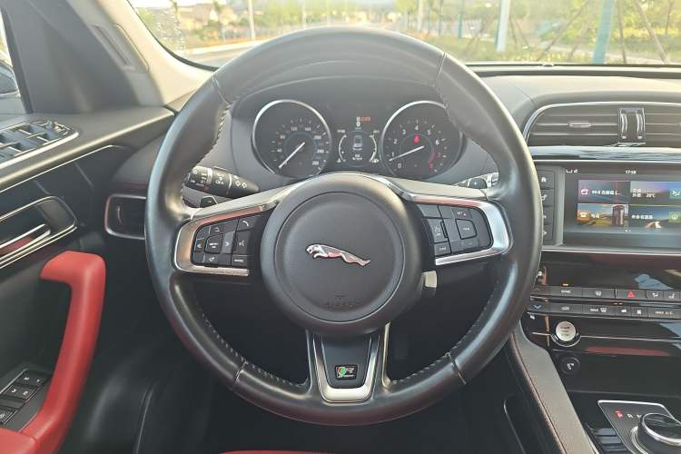 Used Jaguar F-PACE 2016 3.0 SC Four-Wheel Drive R-Sport Sport Edition Steering Wheel