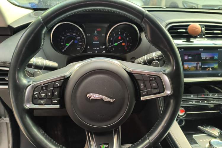 Used Jaguar F-PACE 2016 3.0 SC Four-Wheel Drive R-Sport Sport Edition Steering Wheel