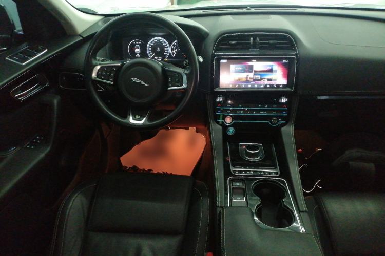 Used Jaguar F-PACE 2016 2.0T Two-Wheel-Drive R-Sport Sport Edition Steering Wheel
