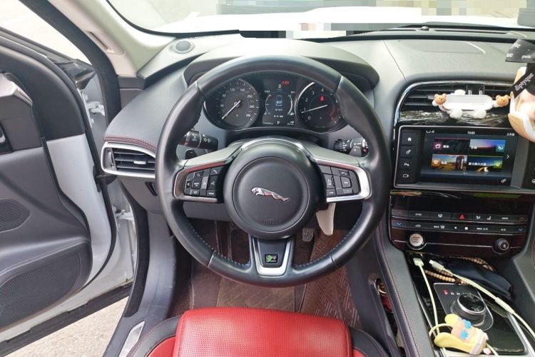 Used Jaguar F-PACE 2016 3.0 SC Four-Wheel Drive R-Sport Sport Edition Steering Wheel