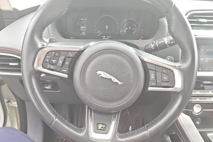 Used Jaguar F-PACE 2016 2.0T Two-Wheel-Drive R-Sport Sport Edition Steering Wheel