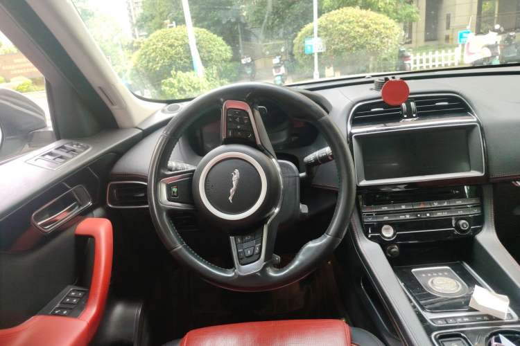 Used Jaguar F-PACE 2016 2.0T Two-Wheel-Drive R-Sport Sport Edition Steering Wheel