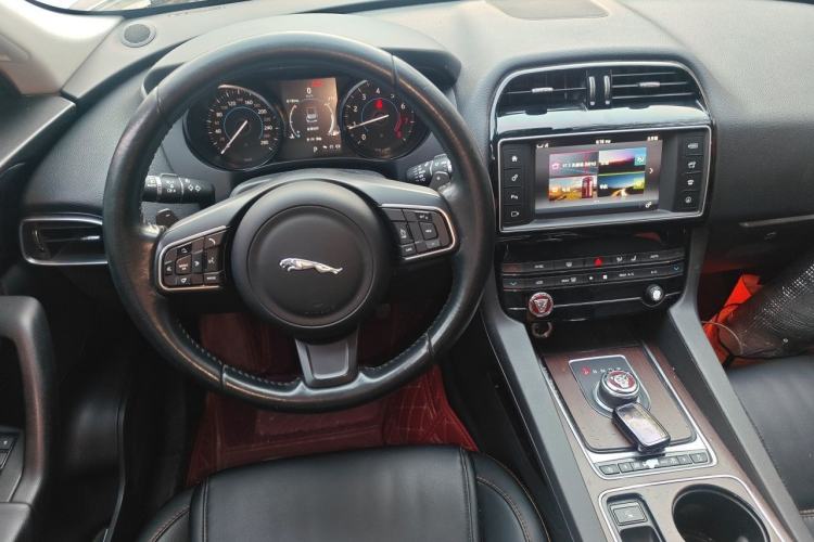 Used Jaguar F-PACE 2016 2.0T Two-Wheel Drive Urban Luxury Edition Steering Wheel