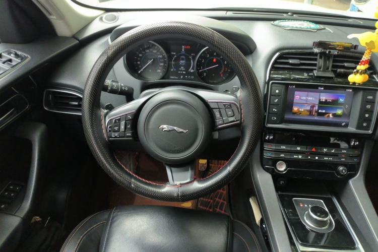 Used Jaguar F-PACE 2016 2.0T Two-Wheel Drive Urban Luxury Edition Steering Wheel