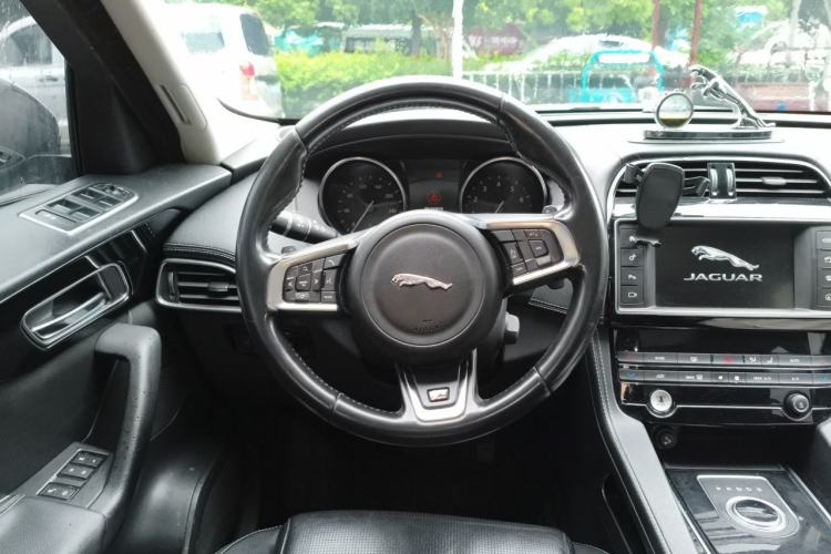 Used Jaguar F-PACE 2016 3.0 SC Four-Wheel Drive R-Sport Sport Edition Steering Wheel