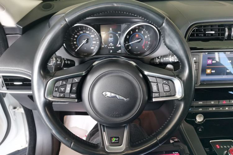Used Jaguar F-PACE 2016 3.0 SC Four-Wheel Drive R-Sport Sport Edition Steering Wheel