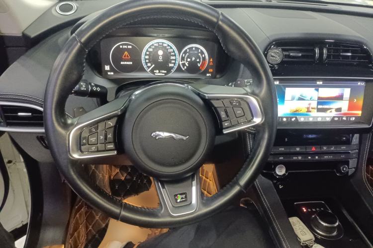 Used Jaguar F-PACE 2016 2.0T Two-Wheel-Drive R-Sport Sport Edition Steering Wheel