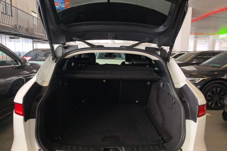 Used Jaguar F-PACE 2016 3.0 SC Four-Wheel Drive R-Sport Sport Edition Trunk