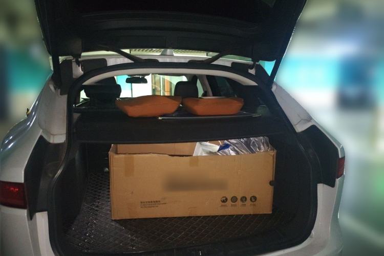 Used Jaguar F-PACE 2016 2.0T Two-Wheel Drive Urban Luxury Edition Trunk