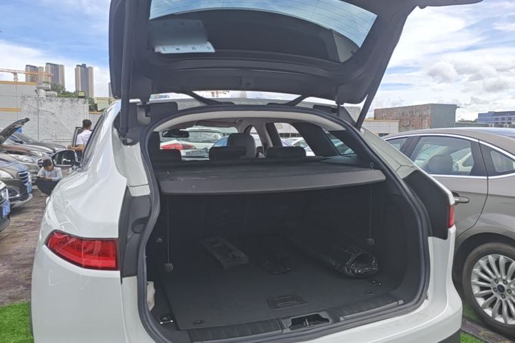 Used Jaguar F-PACE 2016 2.0T Two-Wheel-Drive R-Sport Sport Edition Trunk