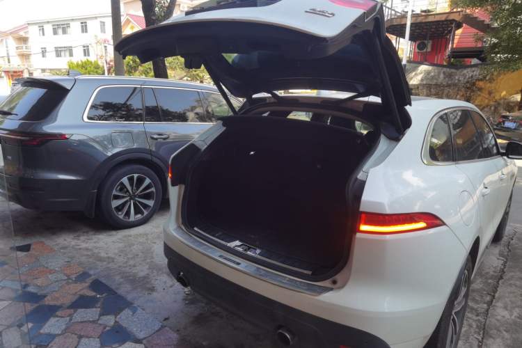 Used Jaguar F-PACE 2016 3.0 SC Four-Wheel Drive R-Sport Sport Edition Trunk