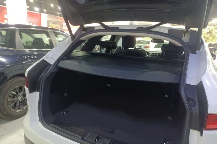 Used Jaguar F-PACE 2016 2.0T Two-Wheel-Drive R-Sport Sport Edition Trunk