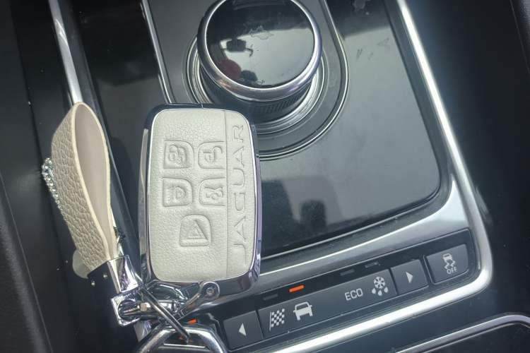 Used Jaguar F-PACE 2016 2.0T Two-Wheel-Drive R-Sport Sport Edition Vehicle Key