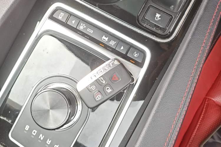 Used Jaguar F-PACE 2016 2.0T Two-Wheel-Drive R-Sport Sport Edition Vehicle Key